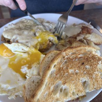 Henhouse Cafe - Chicken Fried Steak and eggs - Cafes Near Me - Gilbert, Arizona