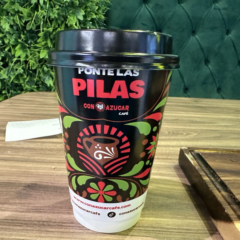 Large mochata latte, hot. 16 oz cup. Pretty good taste.