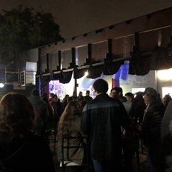 Nandas 78 - Nice open air patio where you can still enjoy the band.