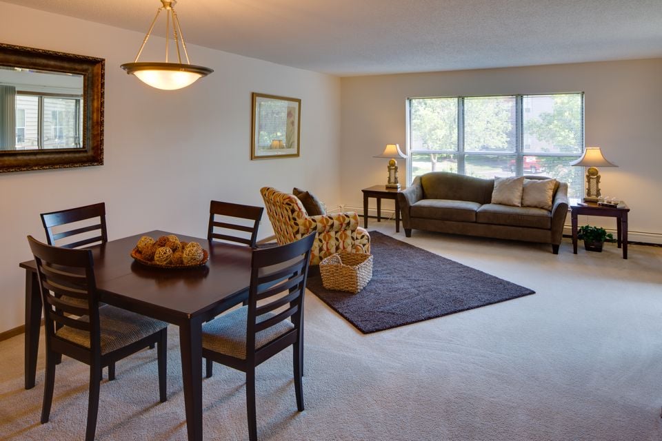 COACHMAN TRAILS APARTMENTS Updated June 2024 11 Photos 1405 Olive