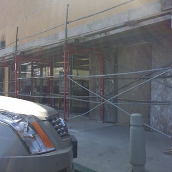 Chase Bank - This place is a den of poor customer service. - Banks & Credit Unions Near Me - Huntington Beach, California
