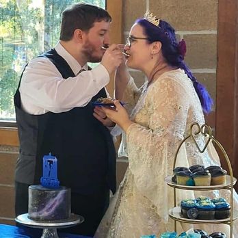 Market of Choice - tasting the cake- So delicious - Grocery Near Me - Eugene, Oregon