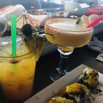 The Hukilau - Hukilau Hawaiian Punch and the Jungle Fruit Margarita - Sushi Bars Near Me - Florence, Oregon