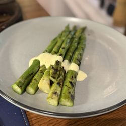 Alacruz Grill Argentine Restaurant - Grilled asparagus w lemon aioli