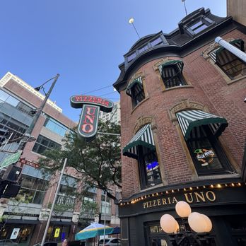 Pizzeria Uno - Pizza Near Me - Chicago, Illinois
