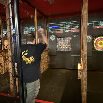 Tomahawk Axe - Axe Throwing Near Me - Arlington, Washington Tomahawk Axe - Axe Throwing Near Me - Arlington, Washington