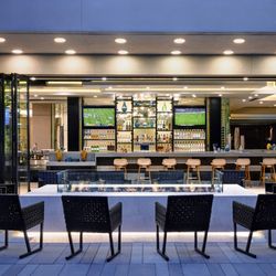 Torrance Marriott Redondo Beach - Enjoy a locally inspired menu, craft beer, cocktails, and an open-air lounge with a fire pit for an elevated dining experience.