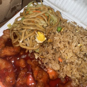 Annie’s House - Sweet and sour chicken combo plate half fried rice!! The color can tell you all about the flavor!!! Really good - Chinese Near Me - Marina, California