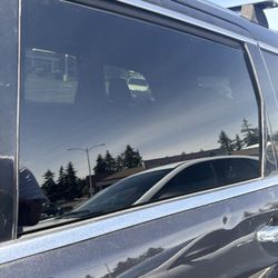 Toto Auto Glass Service  - The window replacement