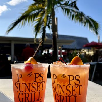 Pop's Sunset Grill - Drinks outside facing the bar - Seafood Near Me - Nokomis, Florida