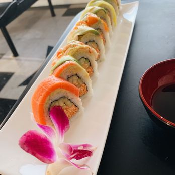Vegan Castle - Rainbow roll - Vegan Near Me - Long Beach, California Vegan Castle - Rainbow roll - Vegan Near Me - Long Beach, California