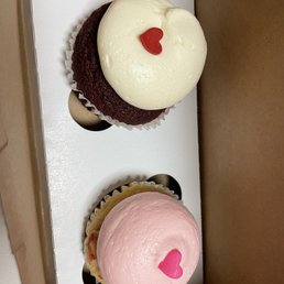 Red velvet and strawberry cupcakes