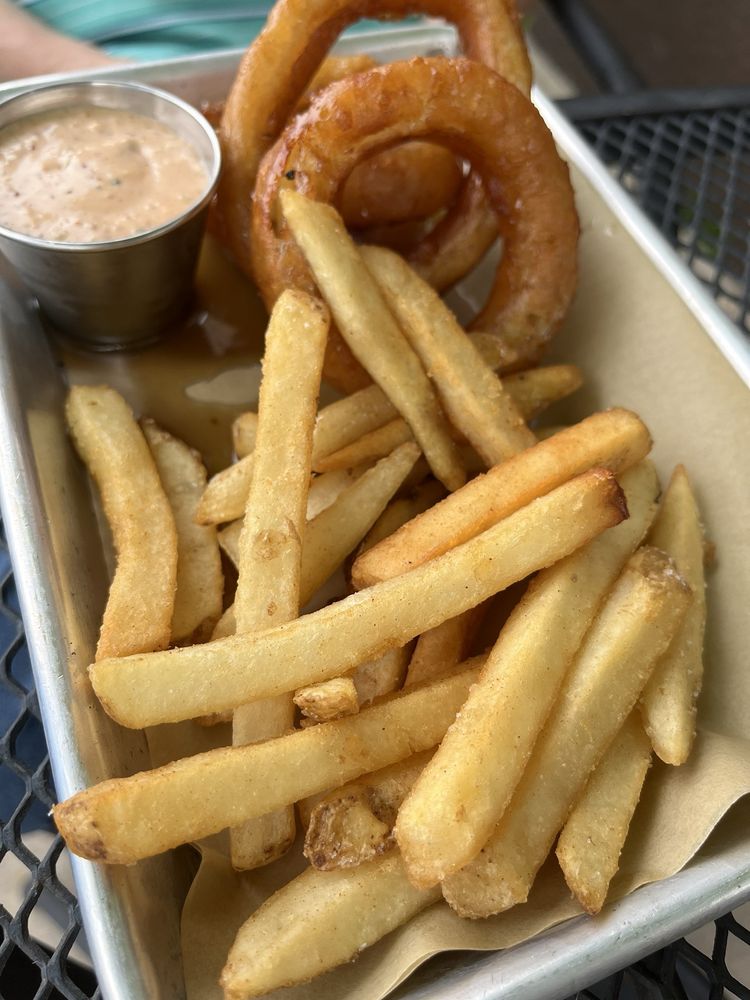 CB3 BURGERS & BREWS Updated October 2024 51 Photos & 87 Reviews W