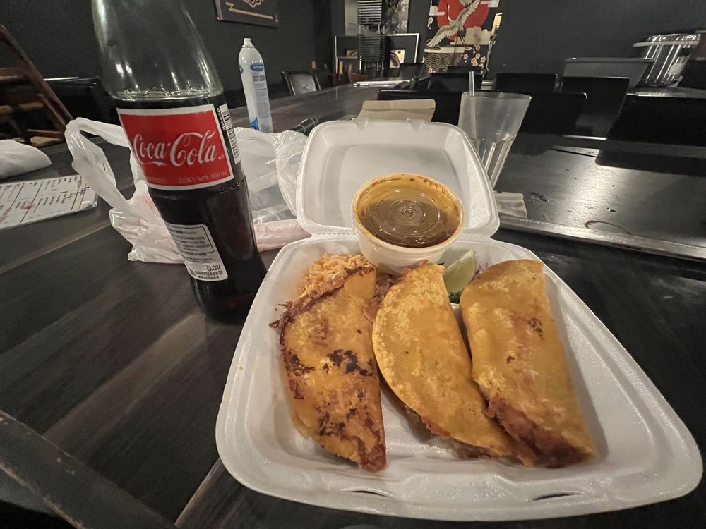 Food from Tacos Locos