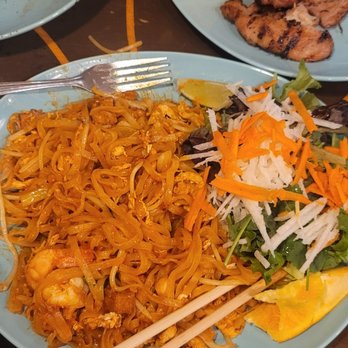 Neecha Thai - Shrimp-chicken pad thai - Thai Near Me - Oakland, California