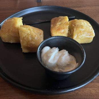 Shiso - Amor's cornbread service - Cocktail Bars Near Me - Miami, Florida