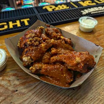 William Penn Tavern - Kitchen sink wings - Sports Bars Near Me - Pittsburgh, Pennsylvania William Penn Tavern - Kitchen sink wings - Sports Bars Near Me - Pittsburgh, Pennsylvania