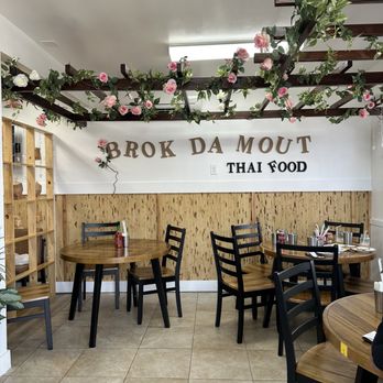 Brok Da Mout - Entrance and cute decor - Thai Near Me - Pearl City, Hawaii Brok Da Mout - Entrance and cute decor - Thai Near Me - Pearl City, Hawaii