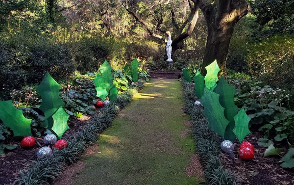 Elizabethan Gardens by null