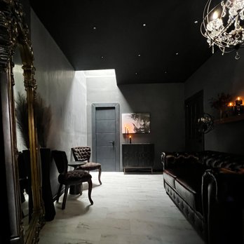 Vixen Haus - Intimate waiting area - Medical Spas Near Me - Astoria, New York Vixen Haus - Intimate waiting area - Medical Spas Near Me - Astoria, New York