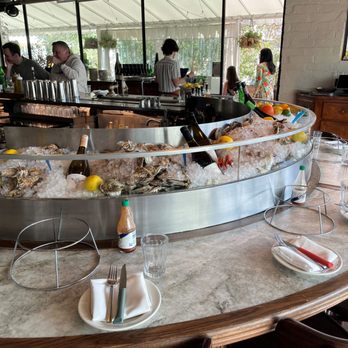Queen's Raw Bar & Grill - Oyster bar. - Seafood Near Me - Los Angeles, California Queen's Raw Bar & Grill - Oyster bar. - Seafood Near Me - Los Angeles, California