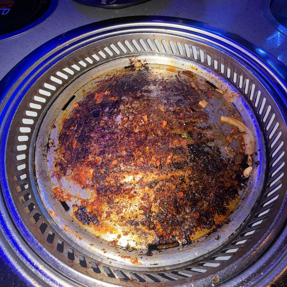 Burnt grill after waiting for a new one for 30 mins Burnt grill after waiting for a new one for 30 mins