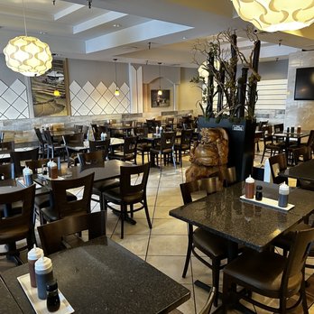 Love Phò N' Mor - ables and chairs in a restaurant - Vietnamese Near Me - Camarillo, California