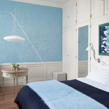 Eden Ouest - La chambre bleue peut accueillir 2 personnes, elle donne sur le jardin. Sa salle d'eau est équipée d'1 grande douche. - Guest Houses Near Me - La Rochelle, 17