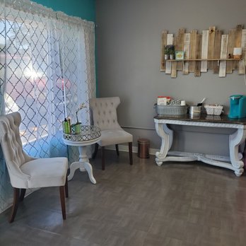 Curl Up N Dye Beauty Bar - Seating - Hair Salons Near Me - Carson City, Nevada Curl Up N Dye Beauty Bar - Seating - Hair Salons Near Me - Carson City, Nevada