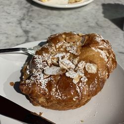 Paneterie - Almond croissant