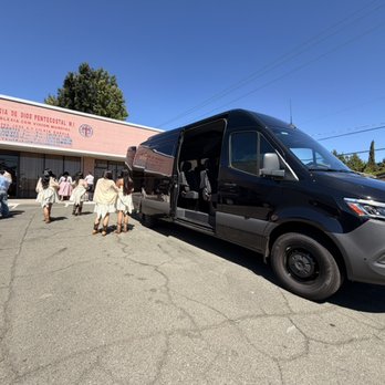 Grand Luxury Chauffeurs - Limos Near Me - Vacaville, California Grand Luxury Chauffeurs - Limos Near Me - Vacaville, California