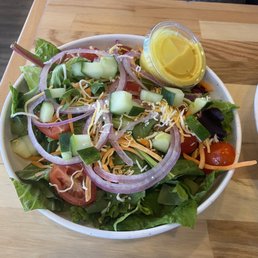 Side salad w/honey mustard dressing is pretty big Side salad w/honey mustard dressing is pretty big
