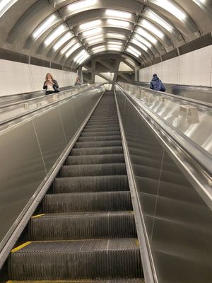 86 St by null