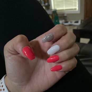 Lynn's Nails and Spa - Dip nails - Nail Salons Near Me - Omaha, Nebraska