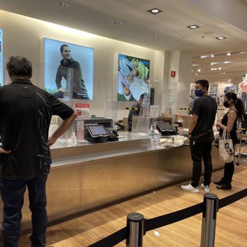 UNIQLO - Checkout line - Women's Clothing Near Me - Milpitas, California