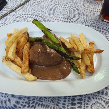 Humo Bistro - .Filet Mignon cooked perfect with a Black Pepper Sauce, Roasted Asparagus and homemade French Fries with a lemon salt. - Steakhouses Near Me - Progreso, YUC Humo Bistro - .Filet Mignon cooked perfect with a Black Pepper Sauce, Roasted Asparagus and homemade French Fries with a lemon salt. - Steakhouses Near Me - Progreso, YUC
