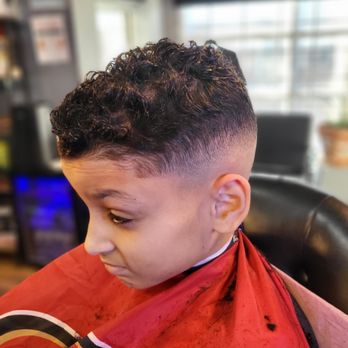 Mirror Mirror - Skin fade. - Barbers Near Me - North Providence, Rhode Island Mirror Mirror - Skin fade. - Barbers Near Me - North Providence, Rhode Island