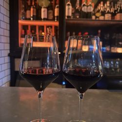 Vin Sur Vingt - Bar seating