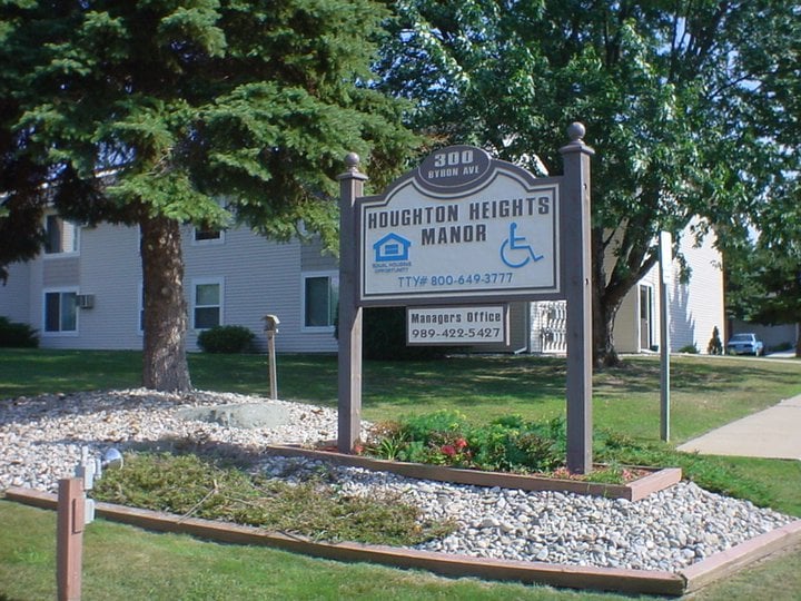 HOUGHTON HEIGHTS MANOR Updated April 2024 305 Byron Ave, Houghton