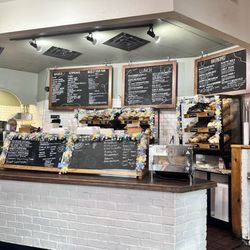 Benny's Bagels Lakewood - Front counter