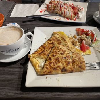 Crêperie St-Paul - Complète crêpe and latte - Creperies Near Me - Montreal, Quebec Crêperie St-Paul - Complète crêpe and latte - Creperies Near Me - Montreal, Quebec
