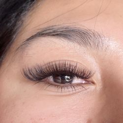 Cat eye volume lashes