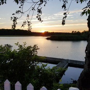 Edd's Place - Nice sunset views are a plus - American Near Me - Westbrook, Connecticut