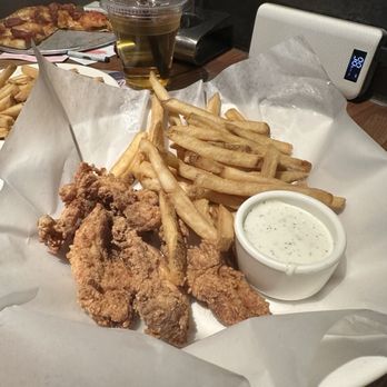 Yard House - Kids Hand-Battered Chicken Tenders - New American Near Me - Orlando, Florida