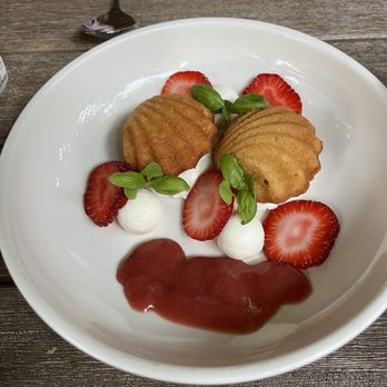 Behind The Bookstore - Scallop and Pearl dessert - Coffee & Tea Near Me - Edgartown, Massachusetts