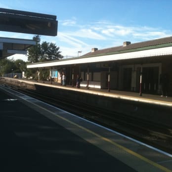 Pinner Tube Station - Pinner platform - Public Transportation Near Me - Harrow, XGL