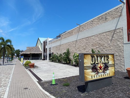 Dixie Roadhouse by null