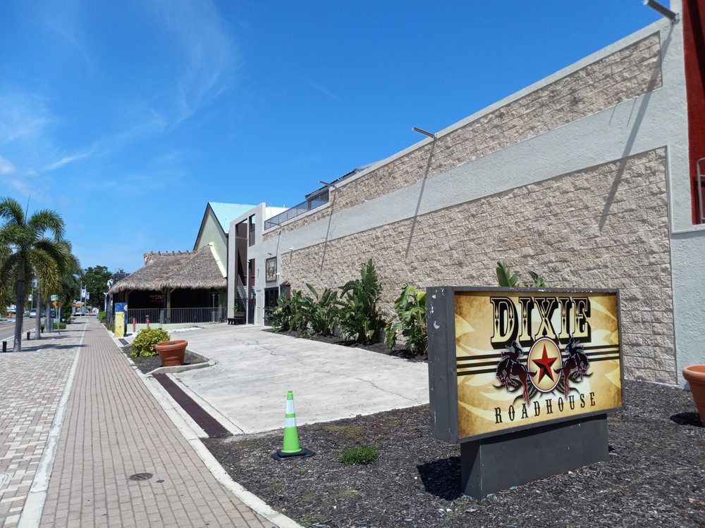 Dixie Roadhouse Logo