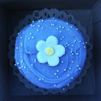 Sibby's Cupcakery - The good ol' fashion Vanilla Cupcake. It was moist and not overly sweet. - Cupcakes Near Me - San Mateo, California