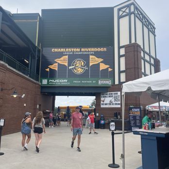 Charleston Riverdogs - Professional Sports Teams Near Me - Charleston, South Carolina Charleston Riverdogs - Professional Sports Teams Near Me - Charleston, South Carolina